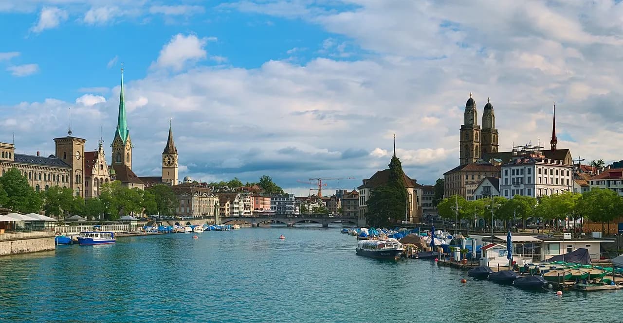 Canton de Zurich — Zürich view Quaibrücke 20200702